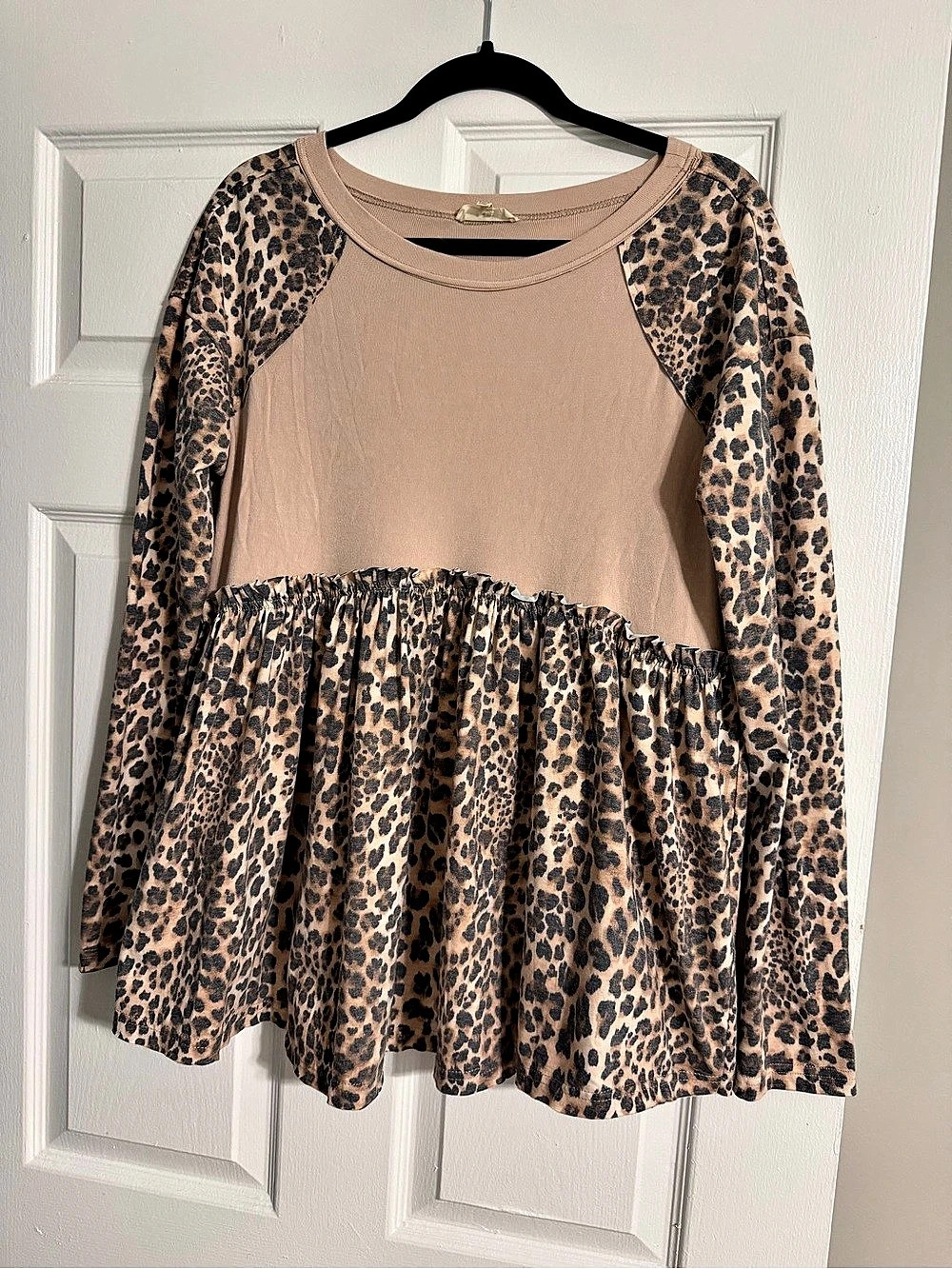 Easel Leopard long-sleeve colorblock babydoll tunic top
